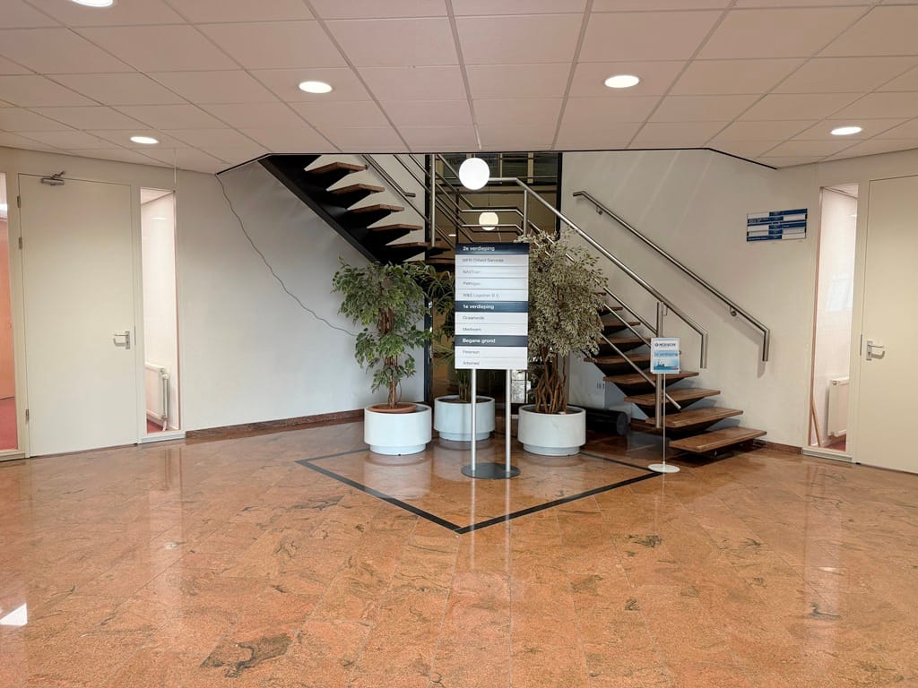 View photo 4 of Luchthavenweg 6-P