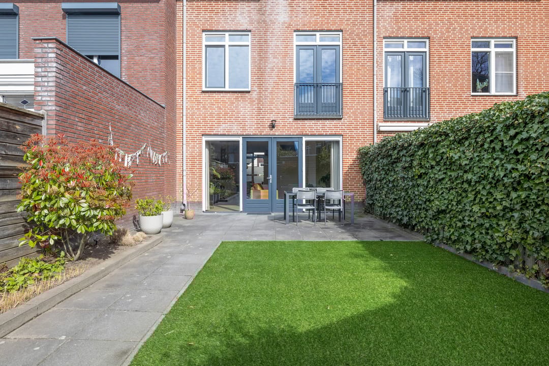 Photo 32 of Bernhardstraat 38