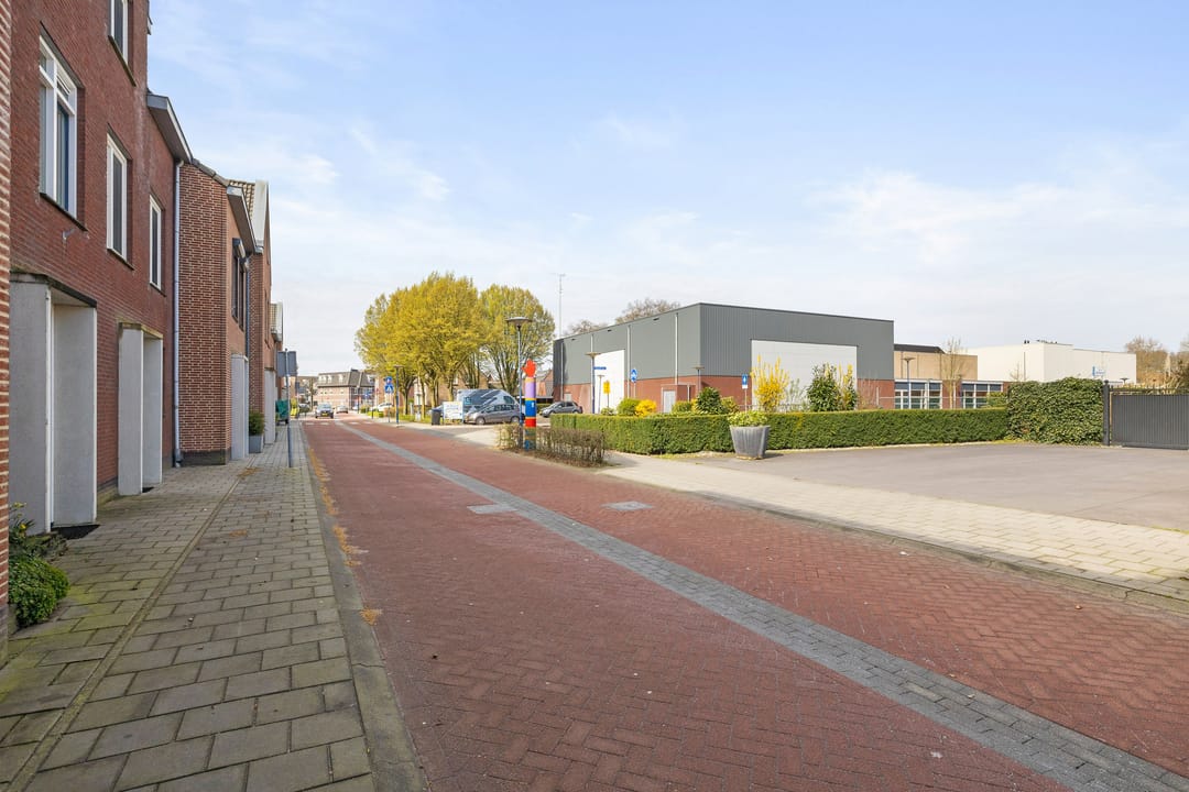 Photo 38 of Bernhardstraat 38