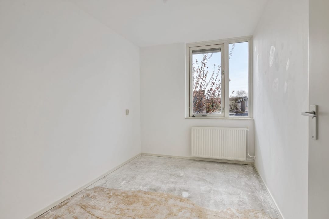 Spacious terraced home with sunny southwest garden in Hank — 16