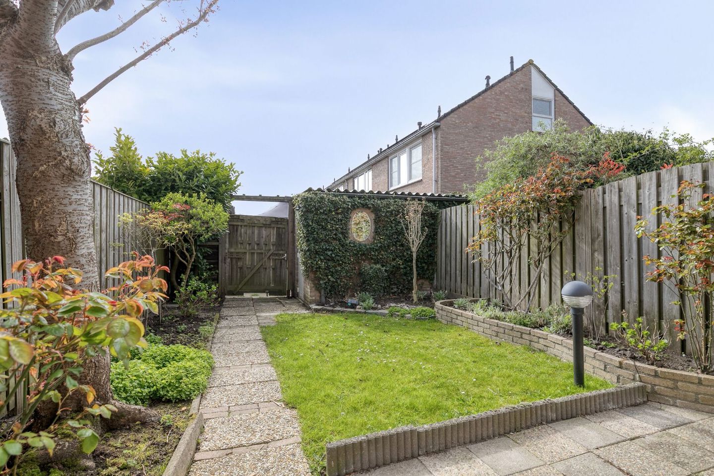 Spacious terraced home with sunny southwest garden in Hank — 25