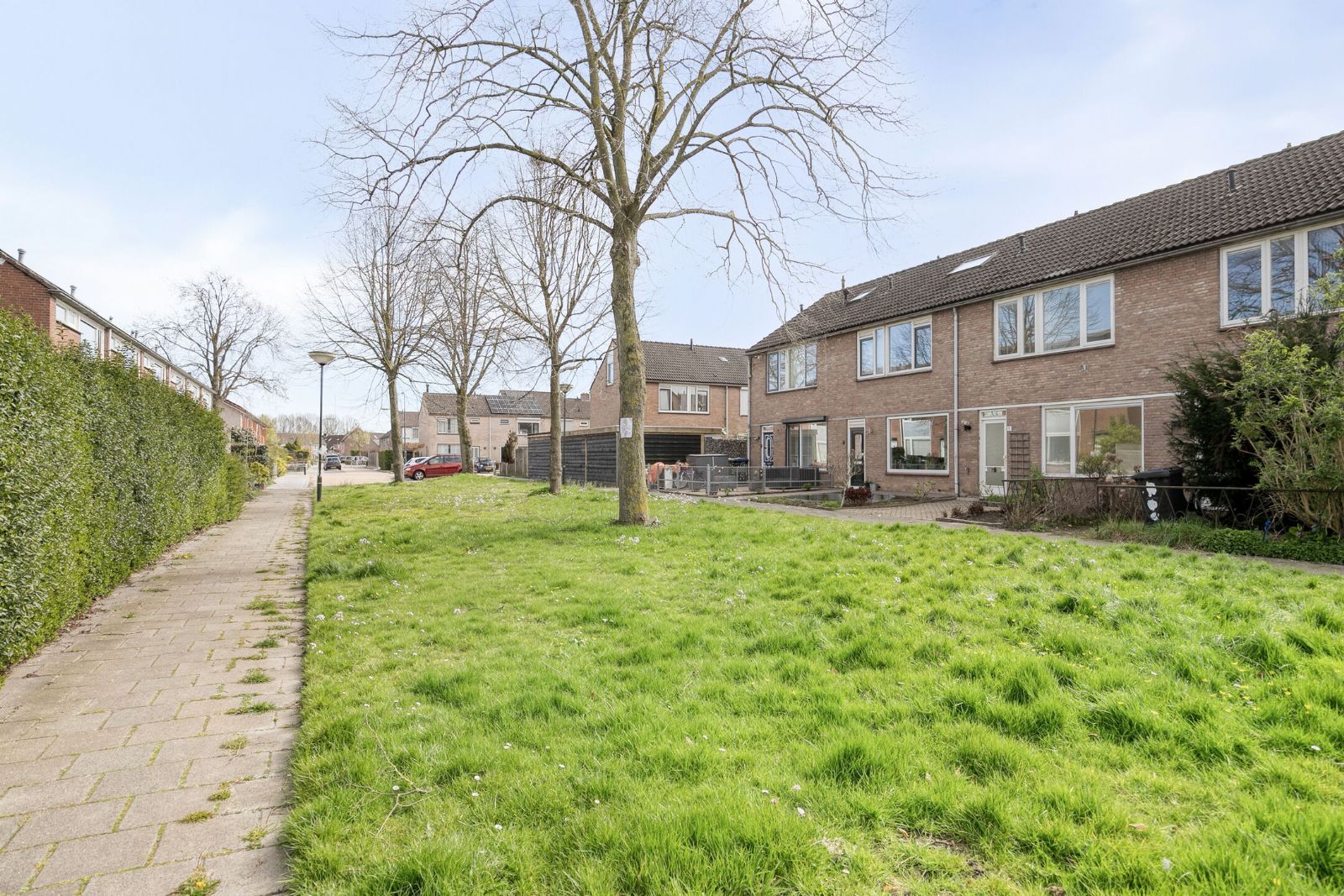 Spacious terraced home with sunny southwest garden in Hank — 27