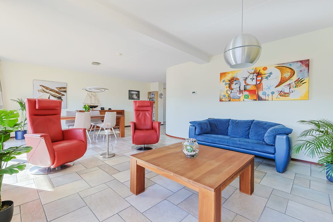 Spacious Five-Bedroom Family Home with River Views and Rooftop Terrace in Alphen aan den Rijn — 13