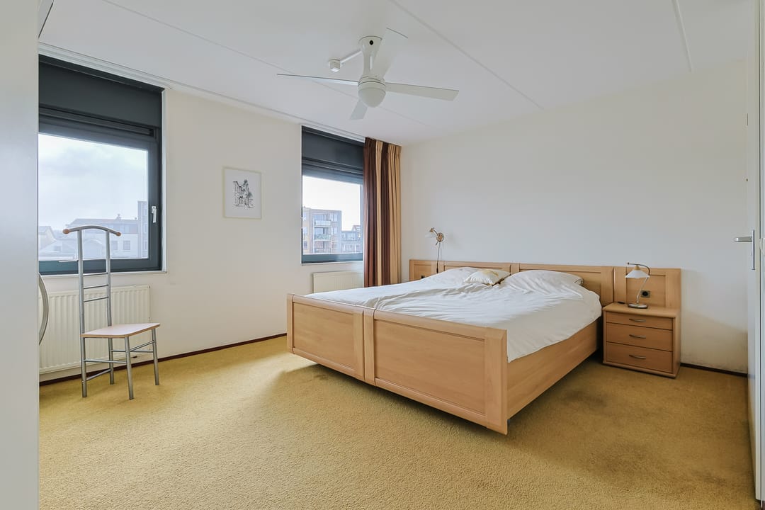 Spacious Five-Bedroom Family Home with River Views and Rooftop Terrace in Alphen aan den Rijn — 23
