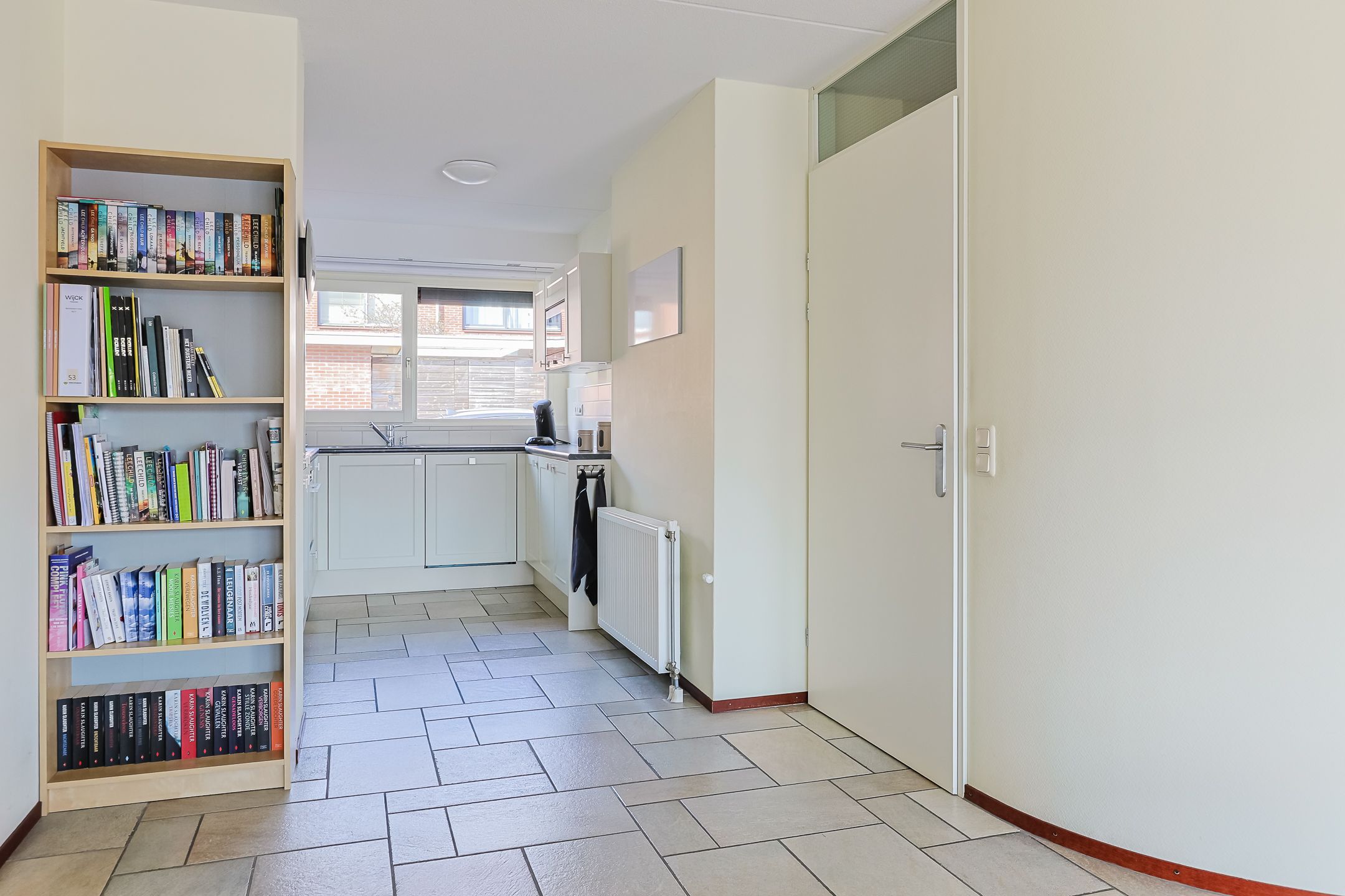 Spacious Five-Bedroom Family Home with River Views and Rooftop Terrace in Alphen aan den Rijn — 18