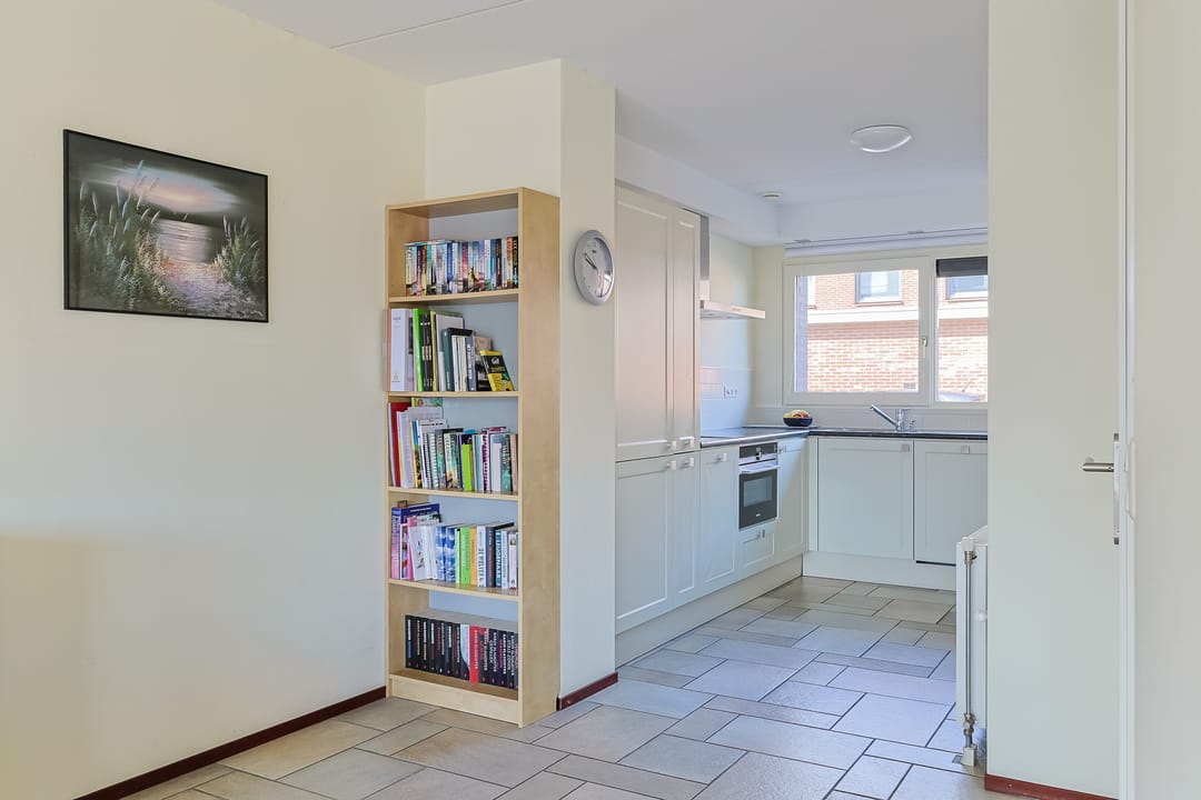 Spacious Five-Bedroom Family Home with River Views and Rooftop Terrace in Alphen aan den Rijn — 17