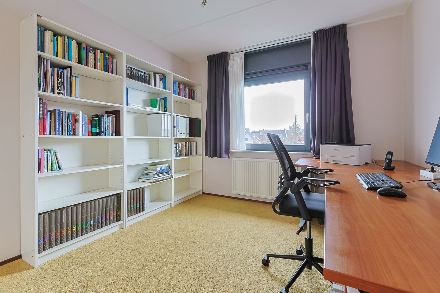 Spacious Five-Bedroom Family Home with River Views and Rooftop Terrace in Alphen aan den Rijn — 35