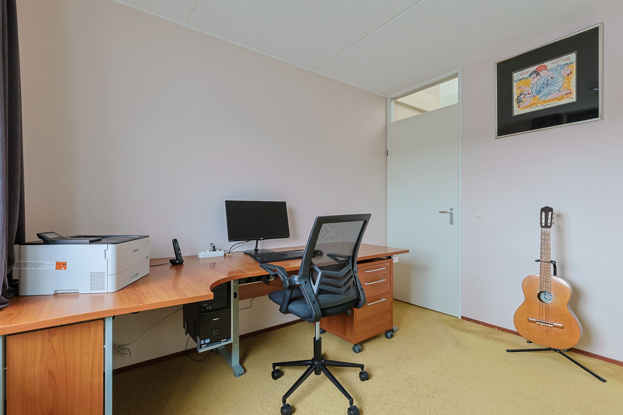 Spacious Five-Bedroom Family Home with River Views and Rooftop Terrace in Alphen aan den Rijn — 36