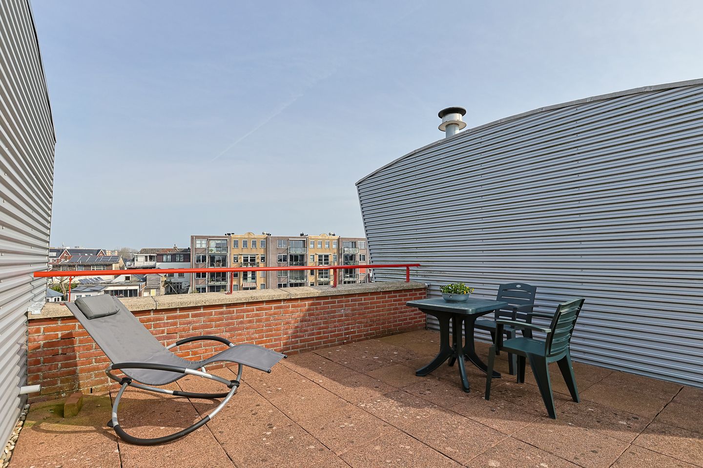Spacious Five-Bedroom Family Home with River Views and Rooftop Terrace in Alphen aan den Rijn — 49