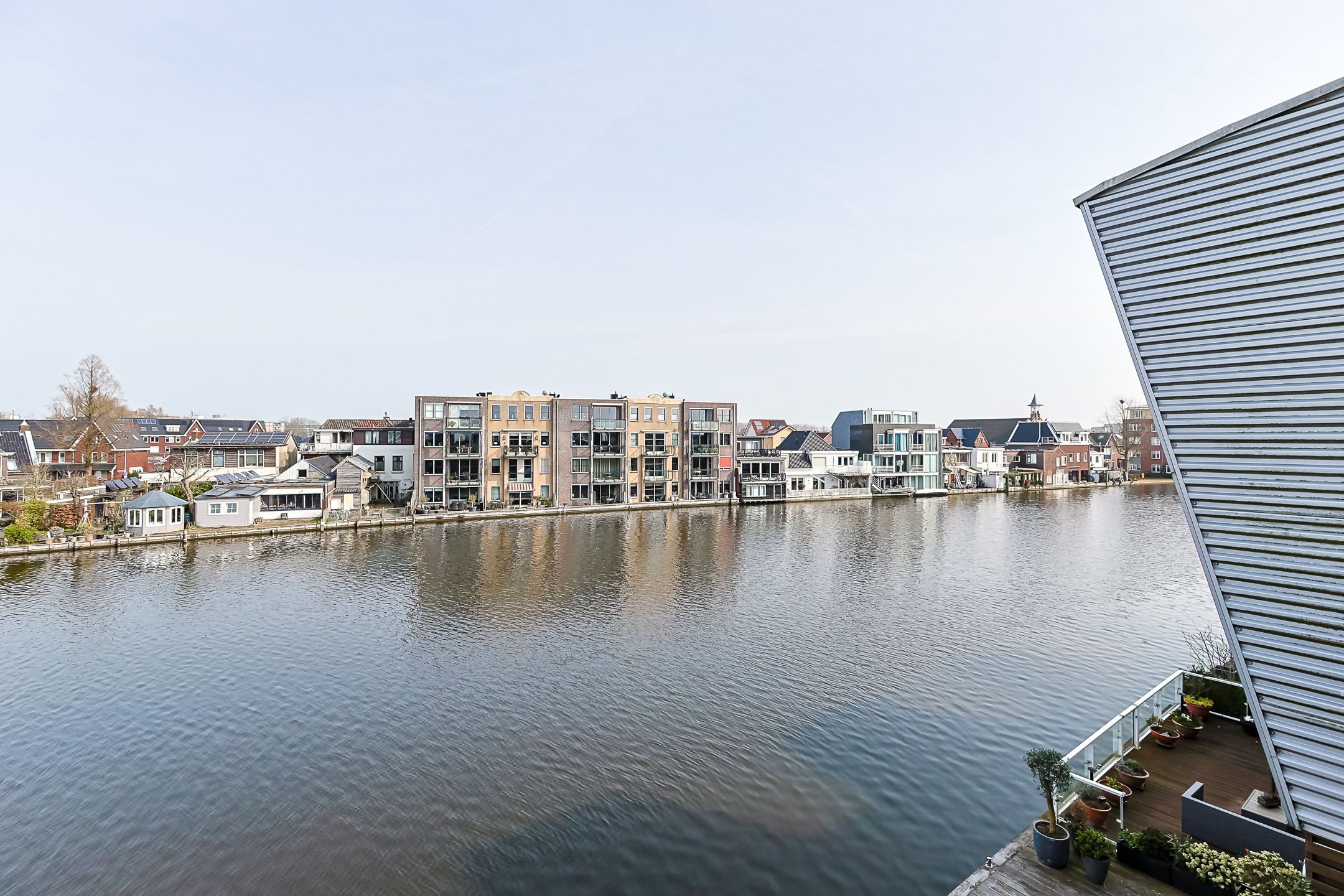 Spacious Five-Bedroom Family Home with River Views and Rooftop Terrace in Alphen aan den Rijn — 55