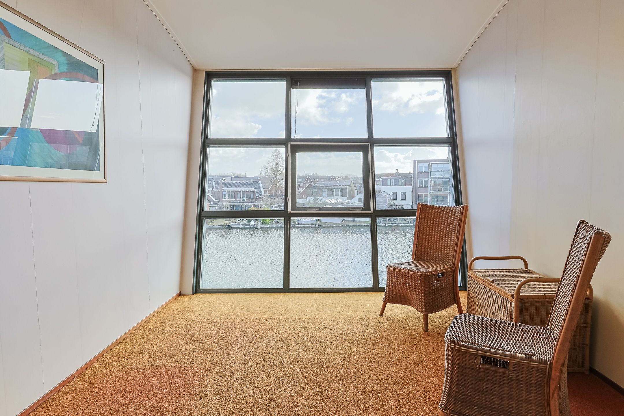 Spacious Five-Bedroom Family Home with River Views and Rooftop Terrace in Alphen aan den Rijn — 45