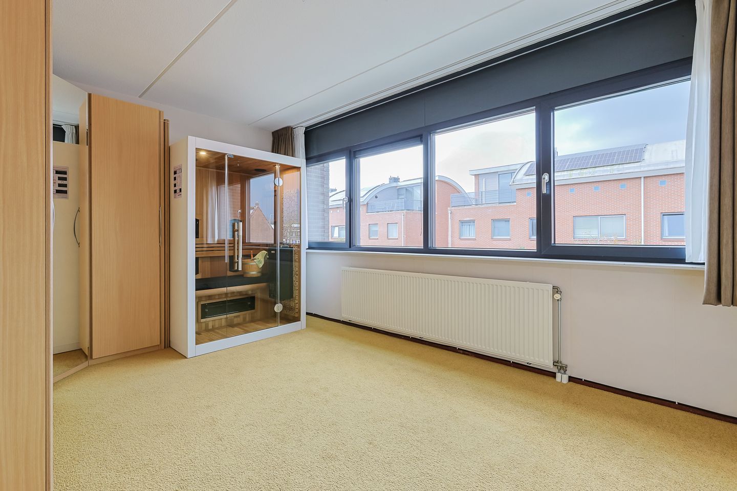 Spacious Five-Bedroom Family Home with River Views and Rooftop Terrace in Alphen aan den Rijn — 40