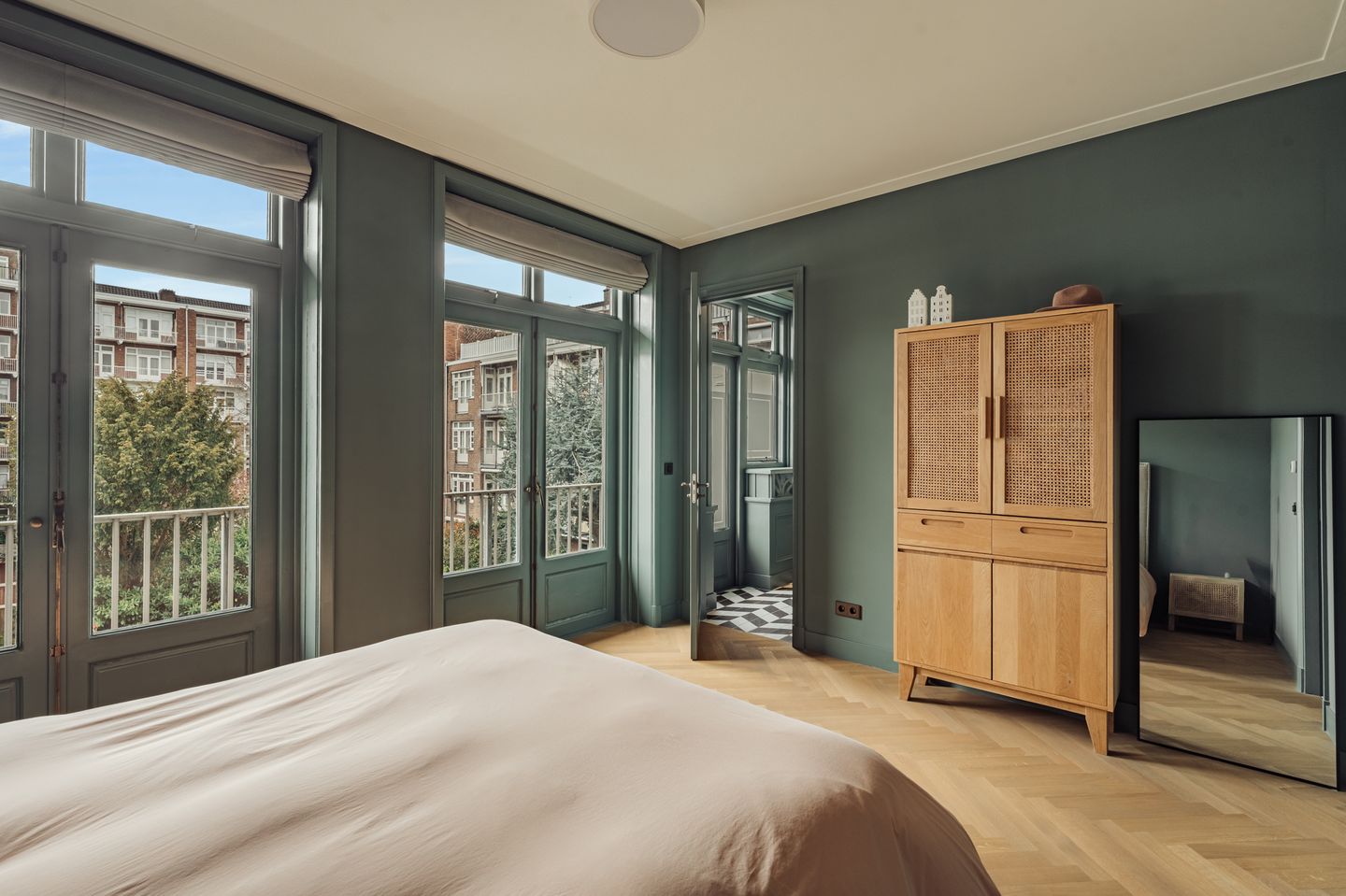 Luxurious Double Upper House in Desirable Amsterdam Zuid Location — 22
