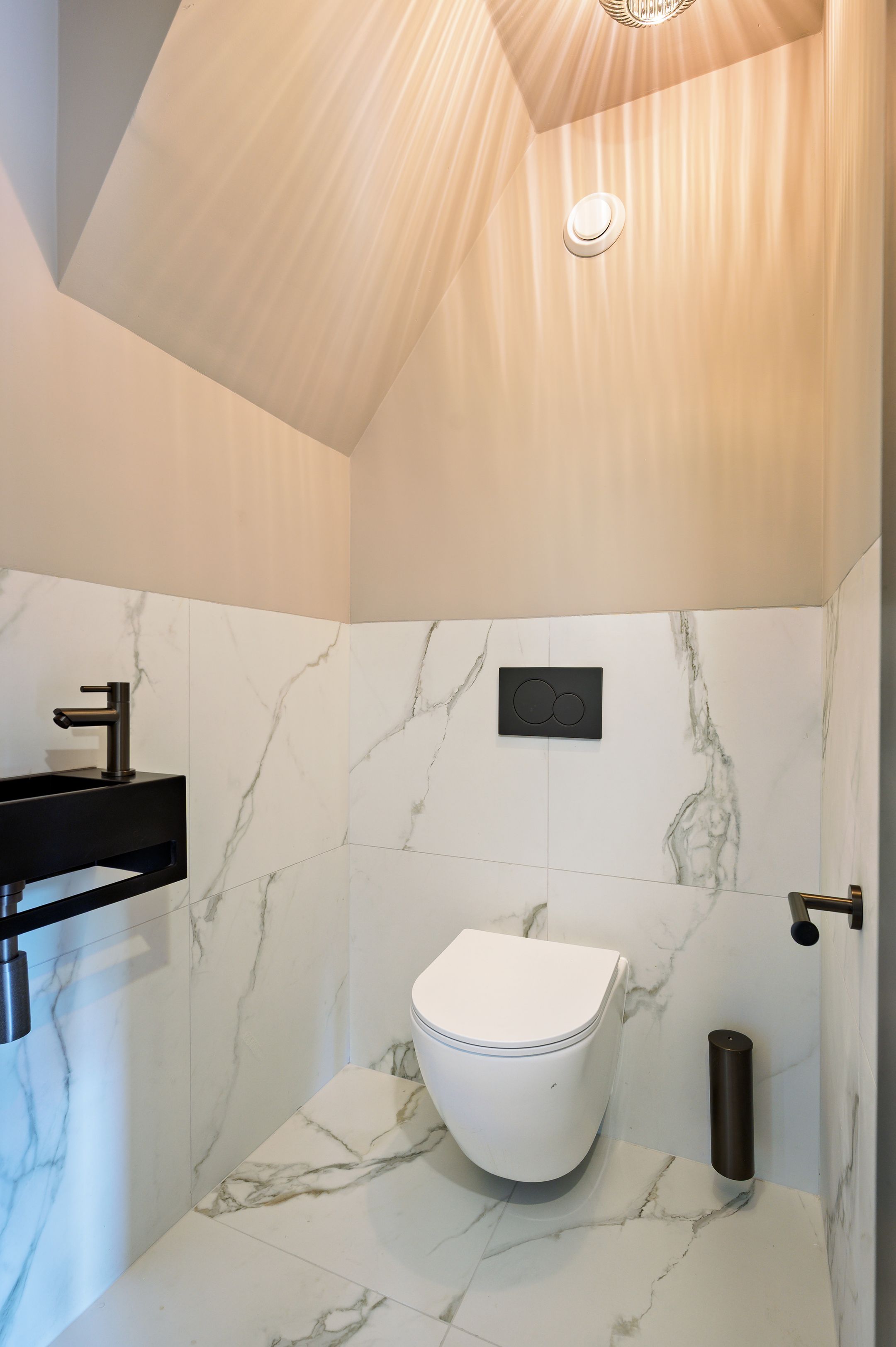 Foto 33 van Witte de Withstraat 143-4