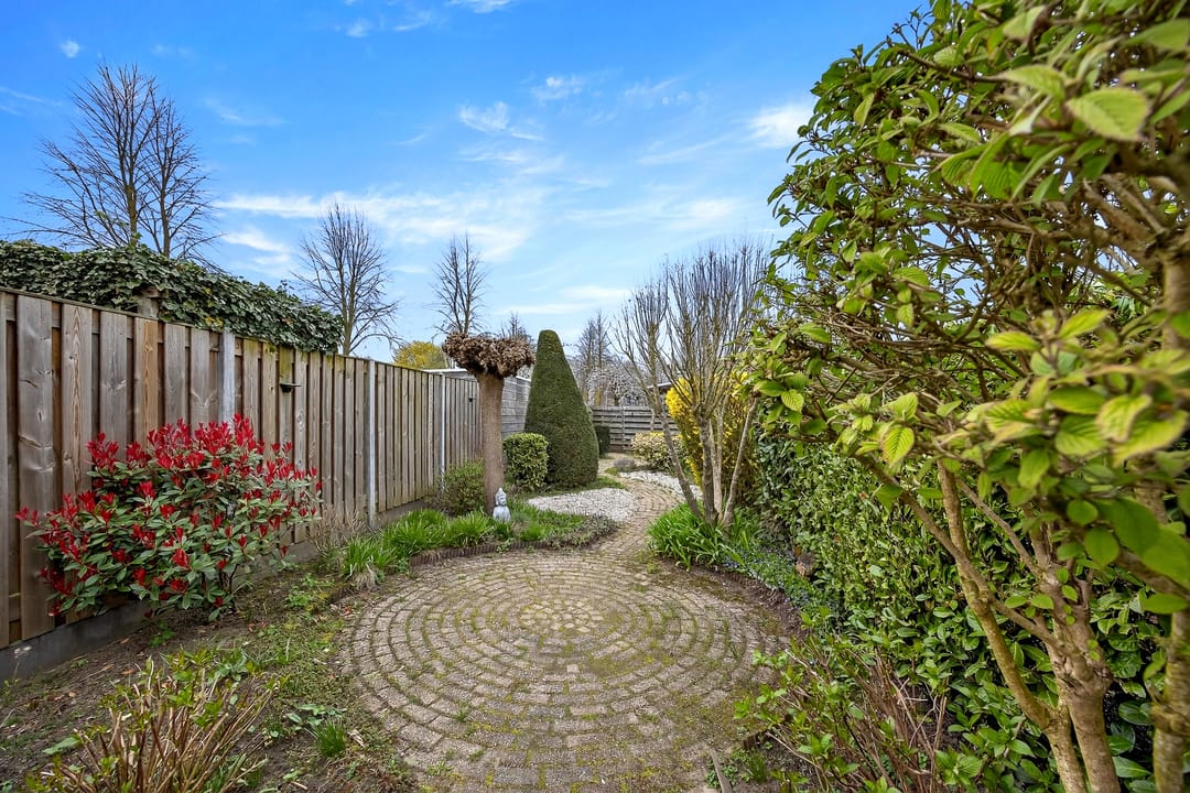 Photo 37 of Slinger 38