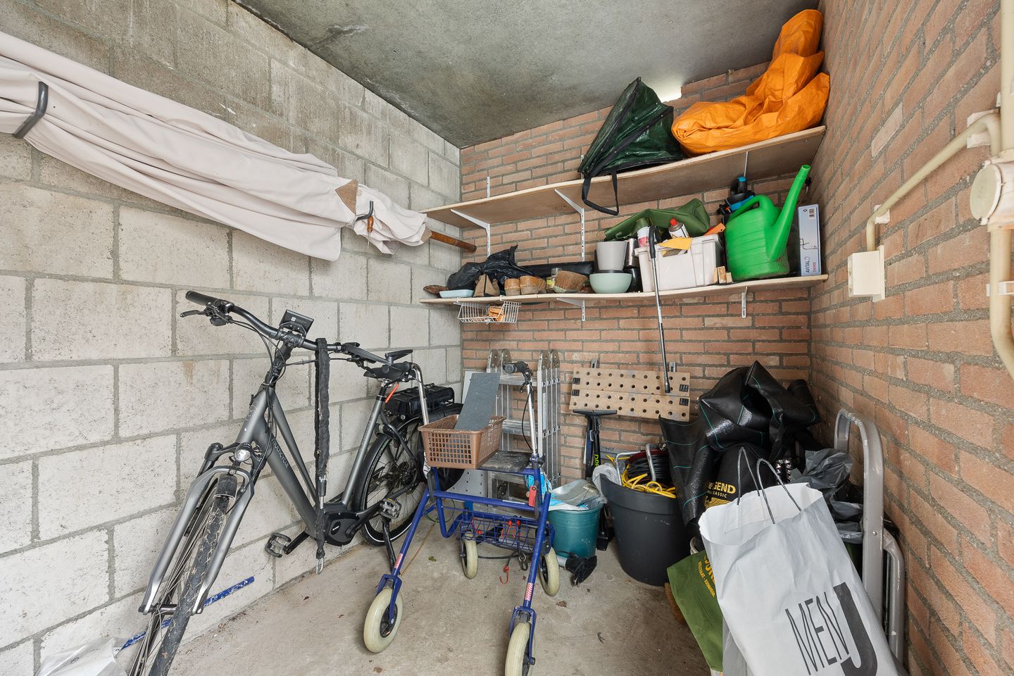 Photo 34 of Slinger 38