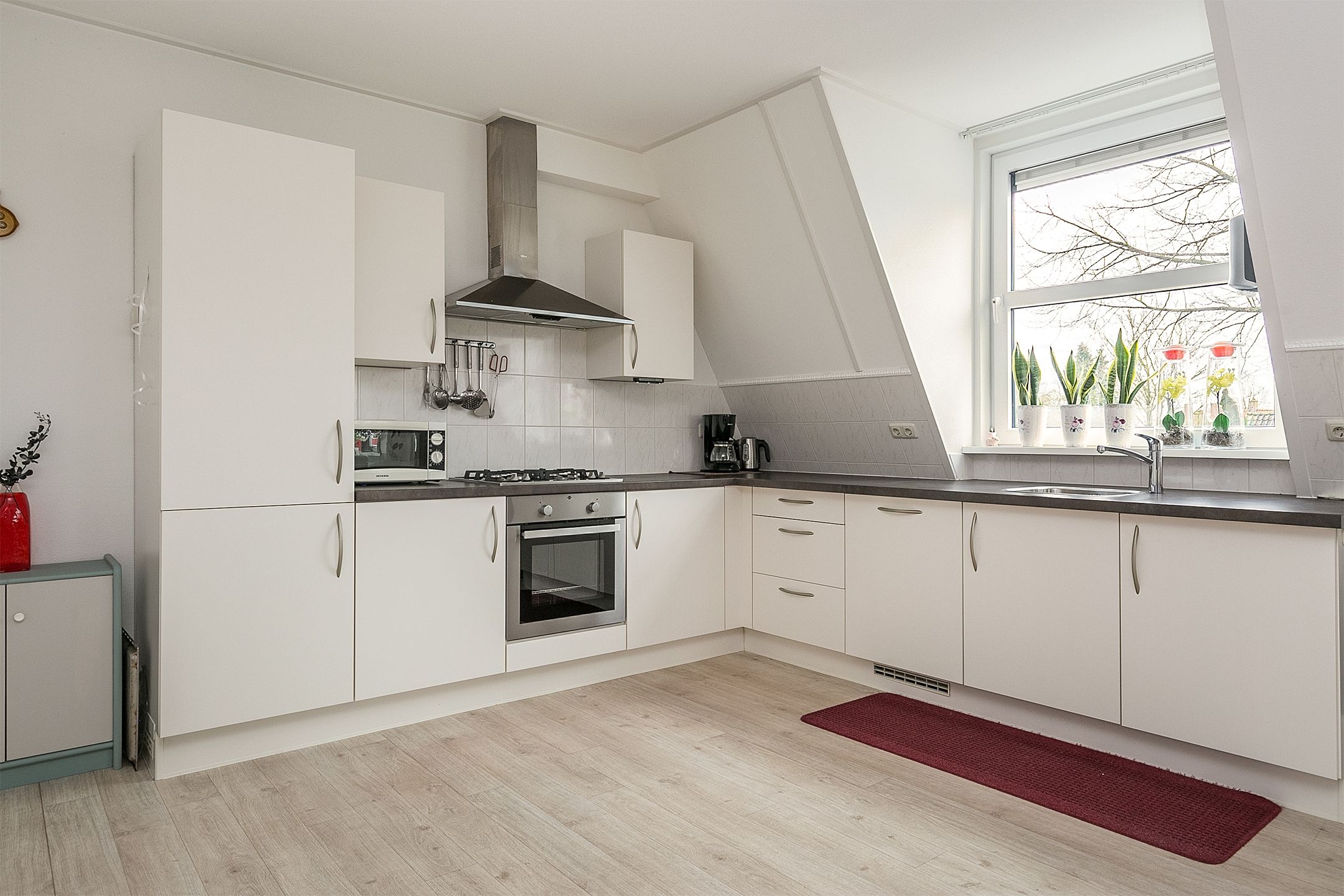 Spacious Penthouse Apartment with Rooftop Terrace and Lift in Jubbega — 14