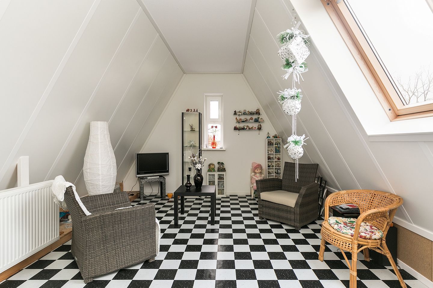 Spacious Penthouse Apartment with Rooftop Terrace and Lift in Jubbega — 24