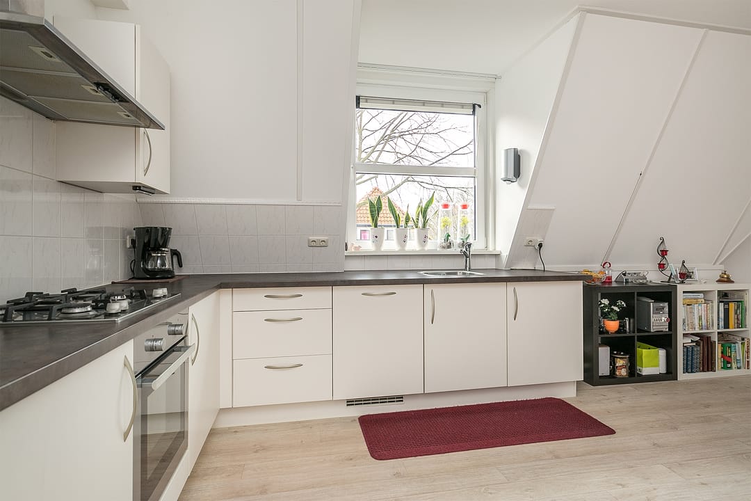 Spacious Penthouse Apartment with Rooftop Terrace and Lift in Jubbega — 15
