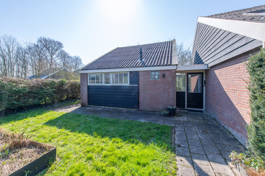 2-bedroom freehold villa in Warmenhuizen — photo 3 of 5