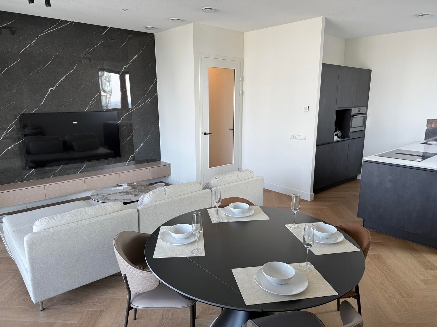 Foto 1 van Hoola van Nootenstraat 313