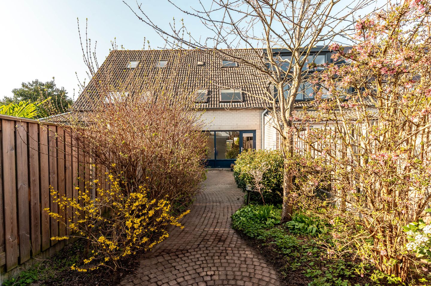 Spacious terraced house with four bedrooms and sunny southeast-facing garden in Almere Buiten — 30