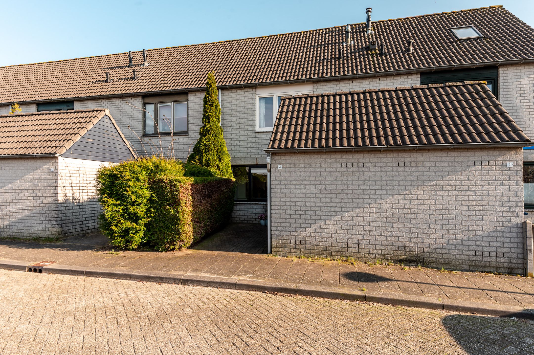 Spacious terraced house with four bedrooms and sunny southeast-facing garden in Almere Buiten — 34
