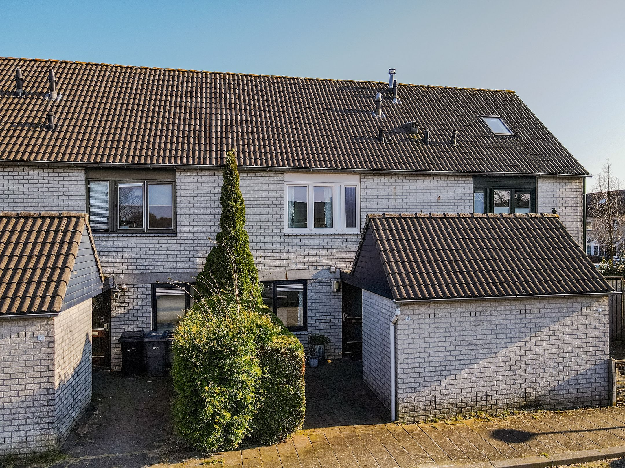 Spacious terraced house with four bedrooms and sunny southeast-facing garden in Almere Buiten — 37