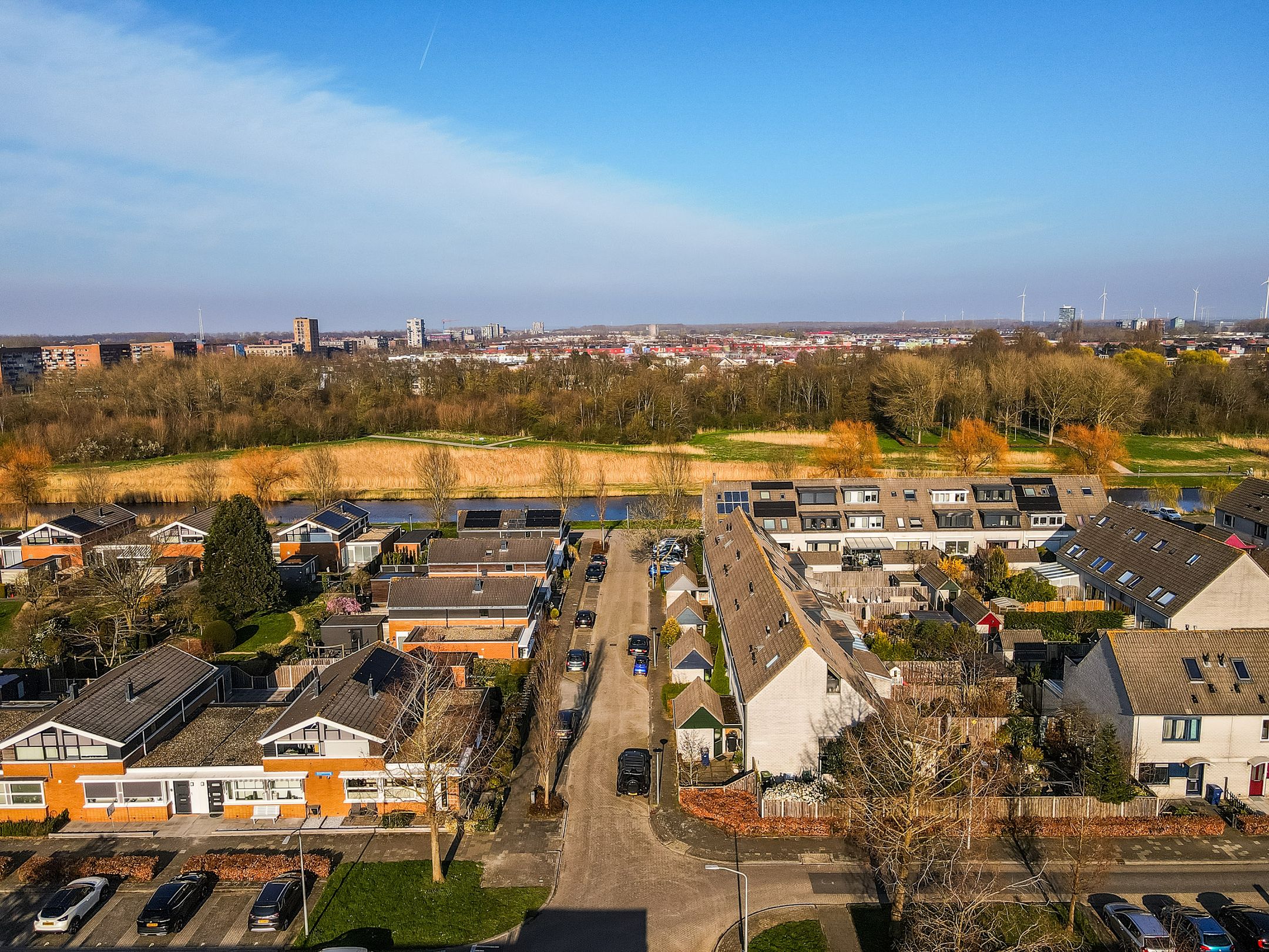 Spacious terraced house with four bedrooms and sunny southeast-facing garden in Almere Buiten — 41