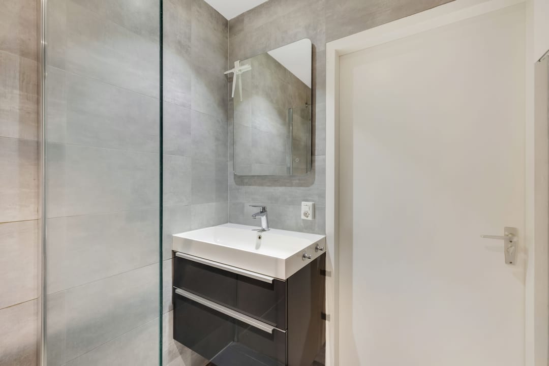 Spacious 3-Bedroom Apartment with Balcony in Eindhoven Vaartbroek — 27