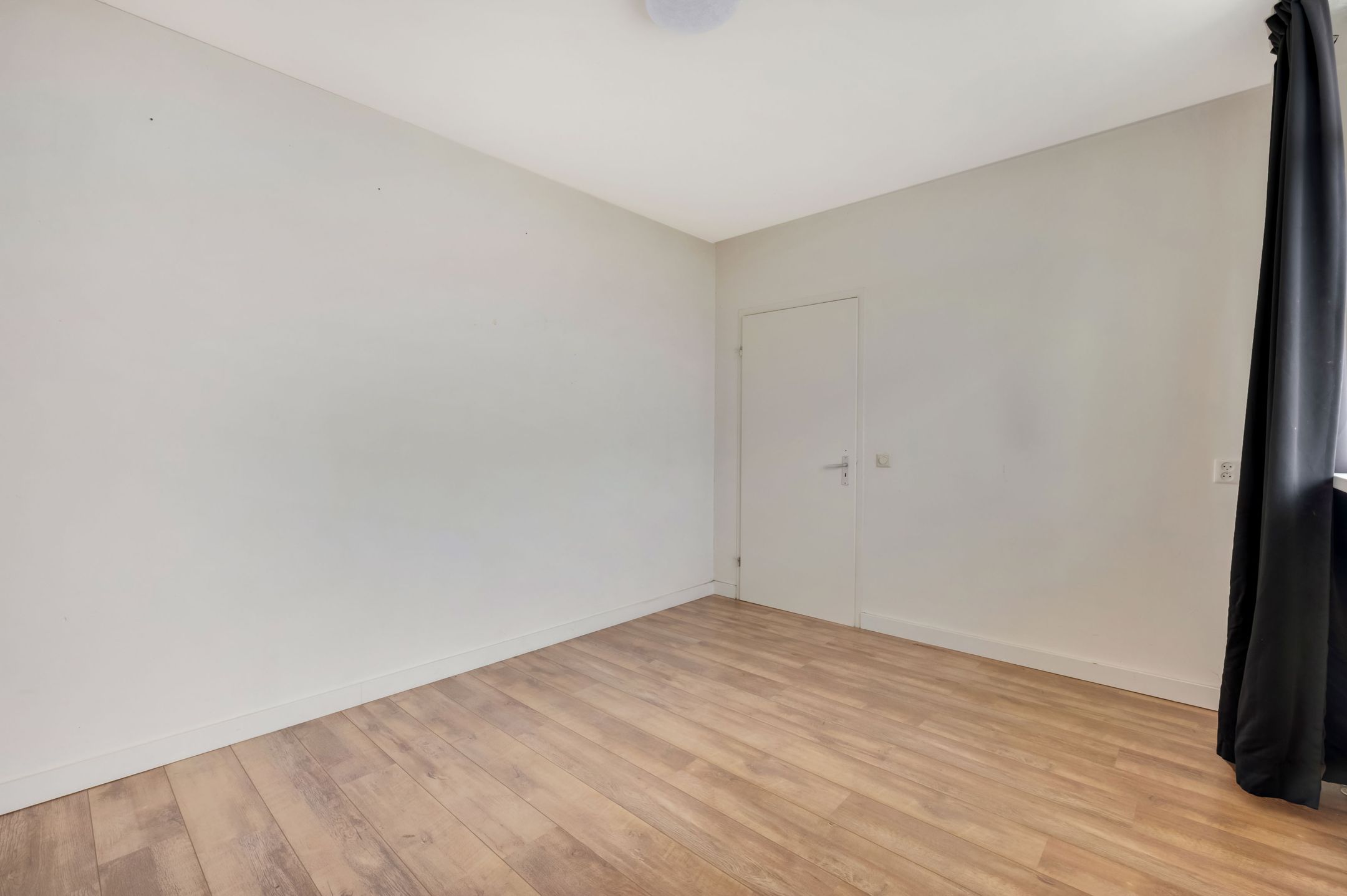 Spacious 3-Bedroom Apartment with Balcony in Eindhoven Vaartbroek — 26
