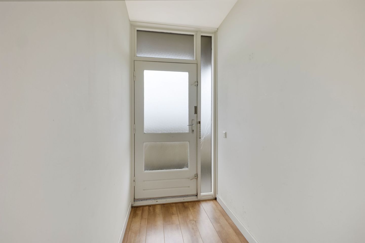 Spacious 3-Bedroom Apartment with Balcony in Eindhoven Vaartbroek — 14