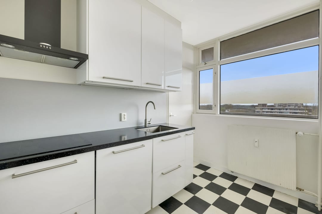 Spacious 3-Bedroom Apartment with Balcony in Eindhoven Vaartbroek — 17