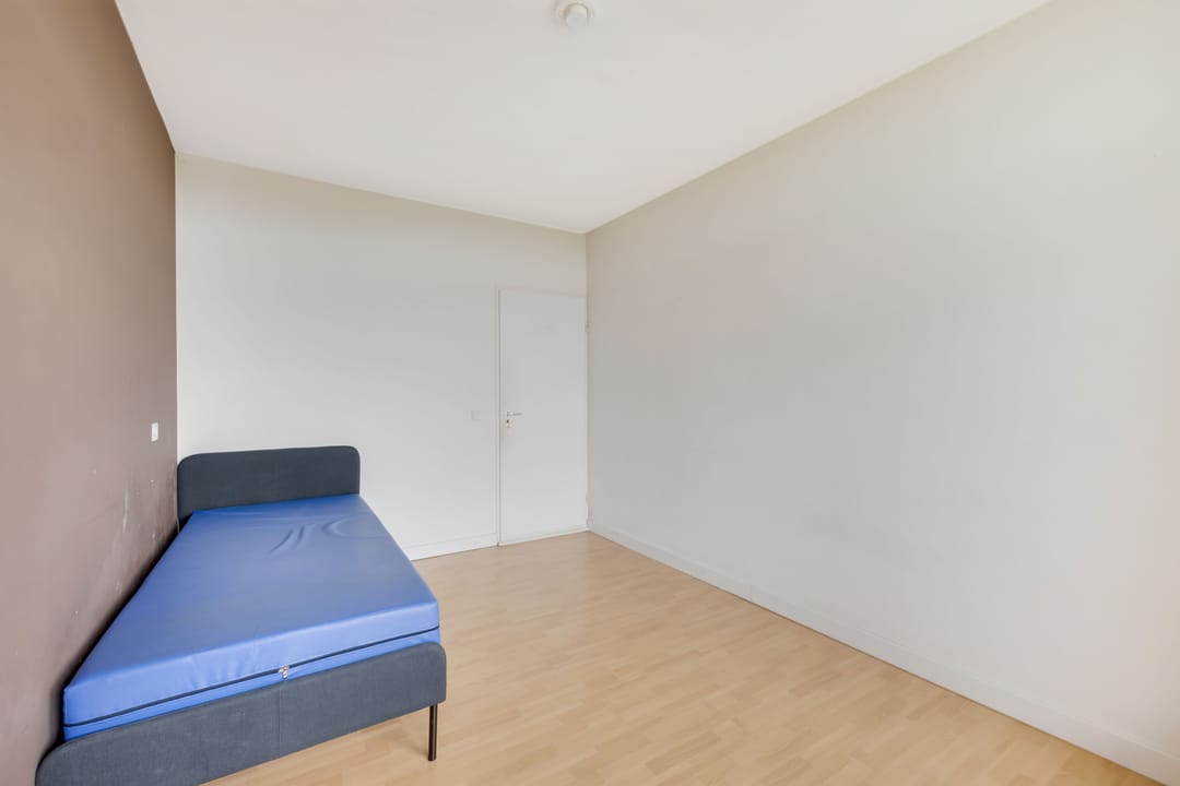 Spacious 3-Bedroom Apartment with Balcony in Eindhoven Vaartbroek — 23