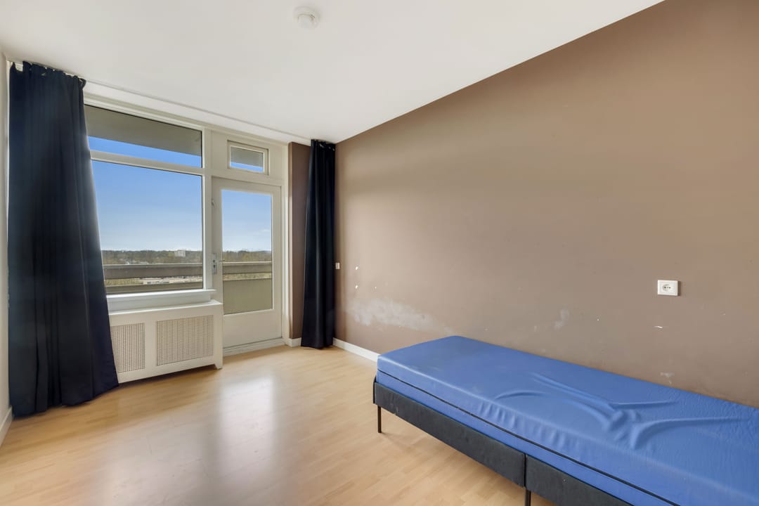 Spacious 3-Bedroom Apartment with Balcony in Eindhoven Vaartbroek — 22