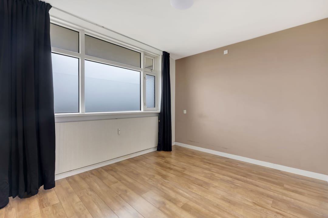 Spacious 3-Bedroom Apartment with Balcony in Eindhoven Vaartbroek — 25