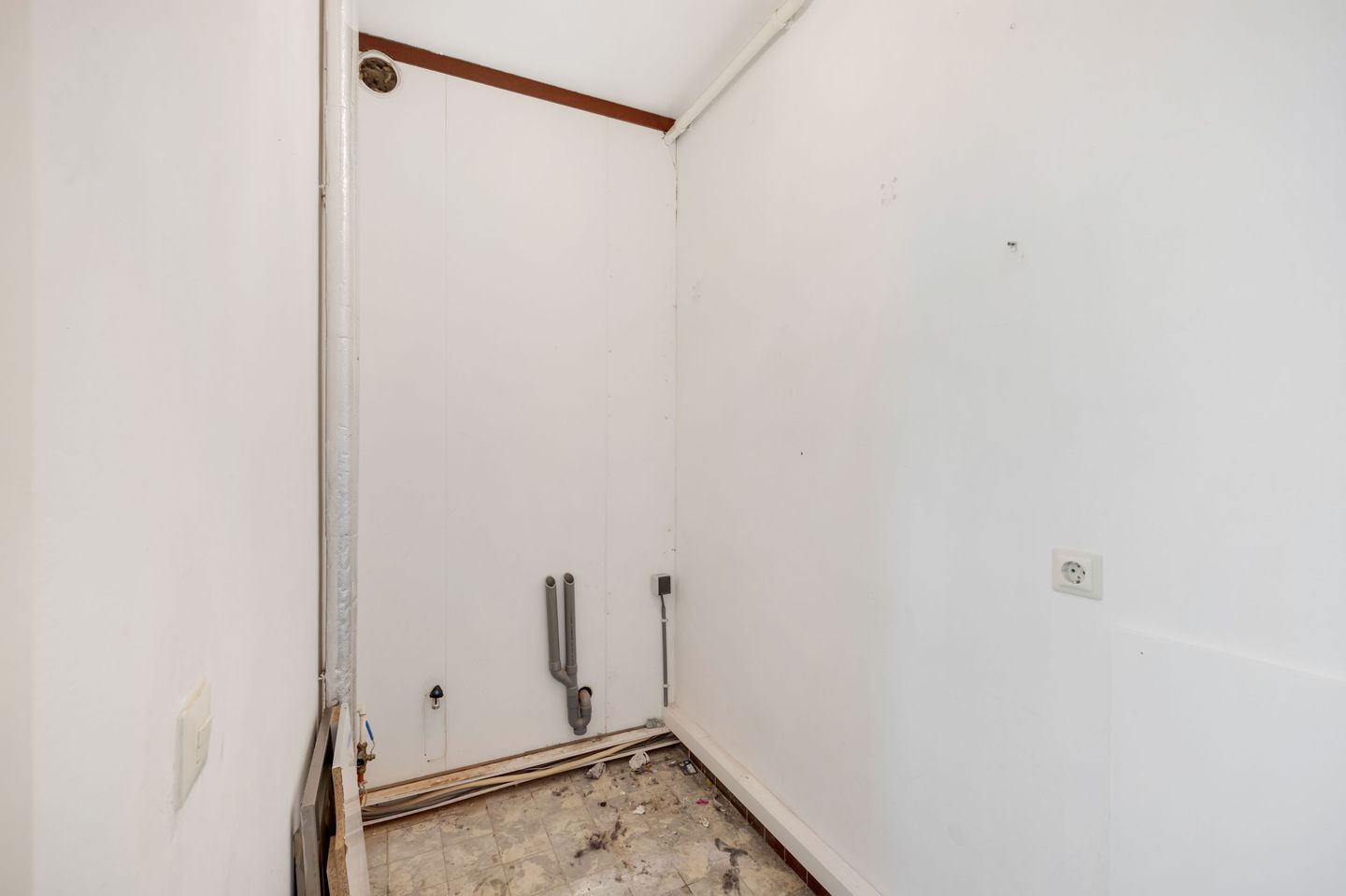 Spacious 3-Bedroom Apartment with Balcony in Eindhoven Vaartbroek — 28