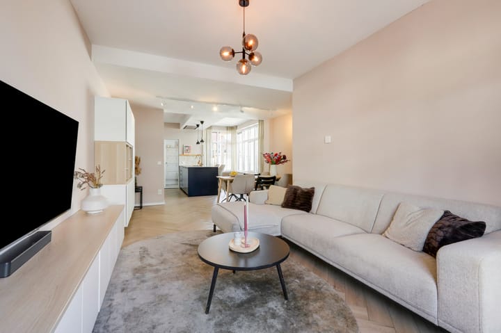 Photo 2 of Looierstraat 11