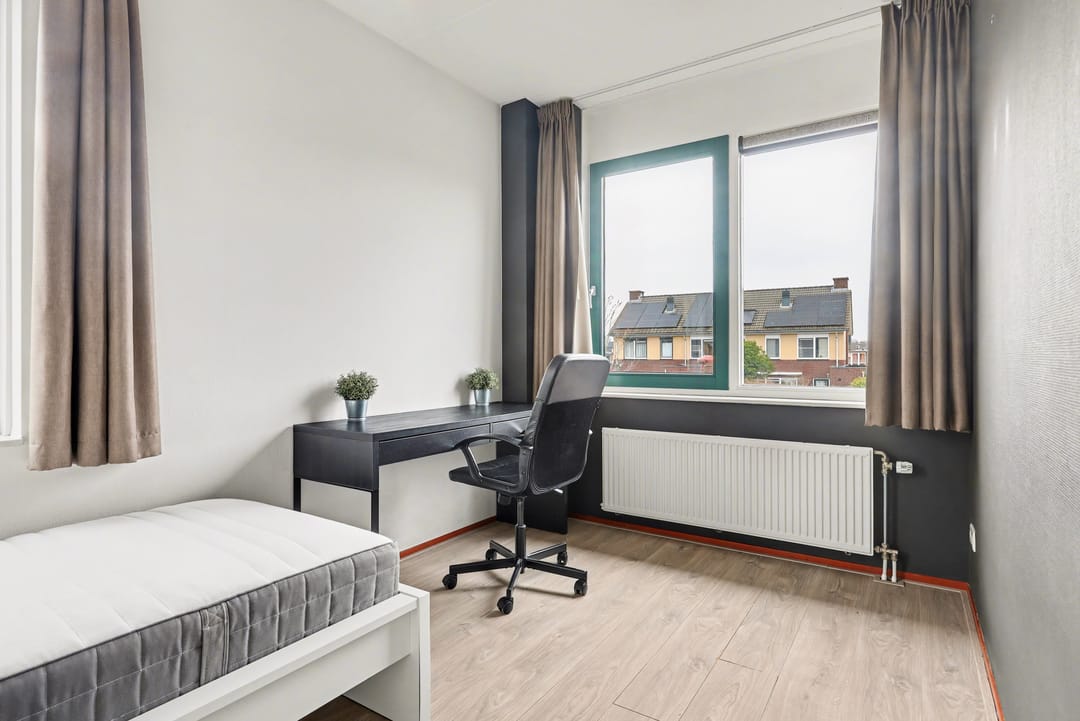 Photo 23 of Amerstraat 40