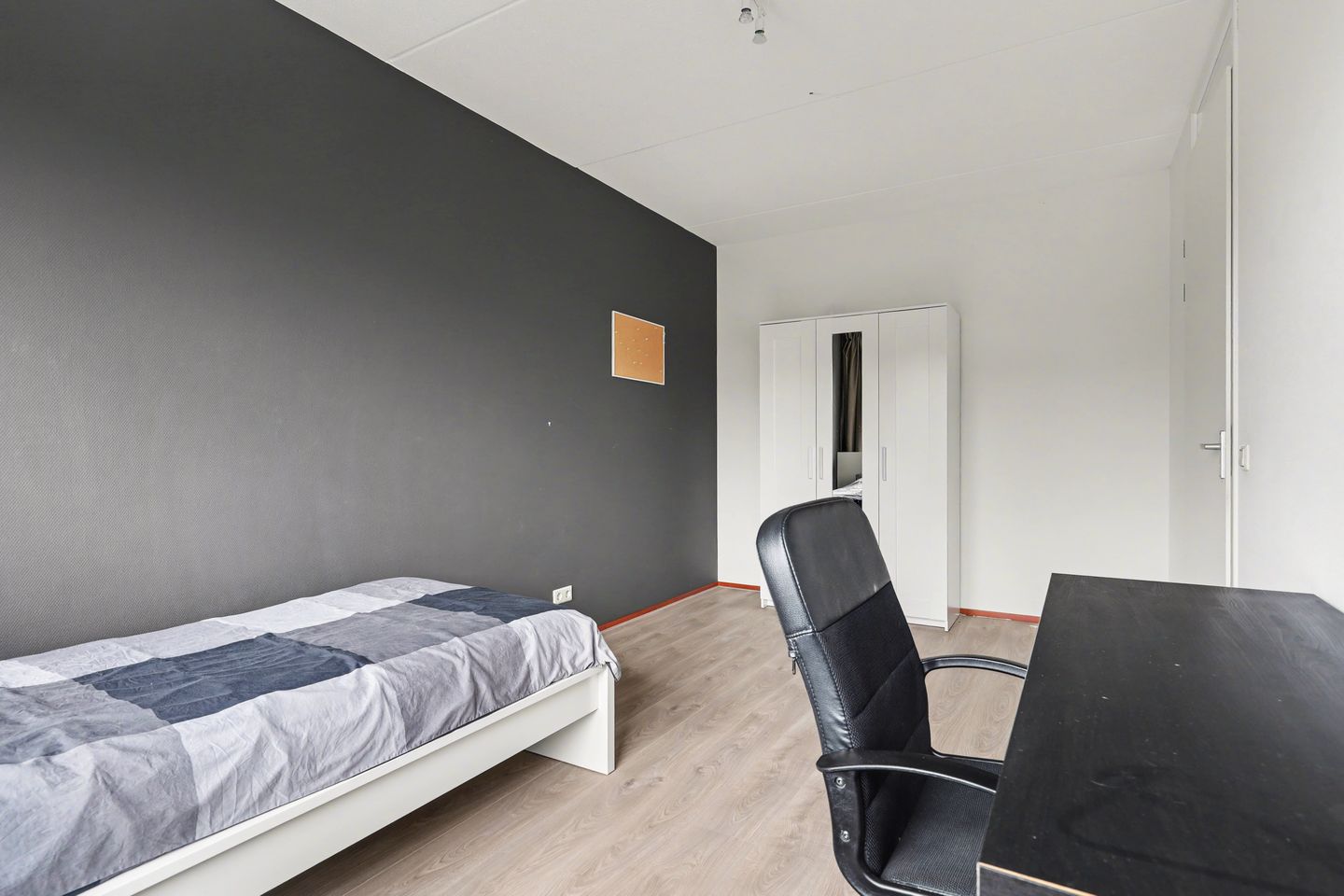 Photo 20 of Amerstraat 40