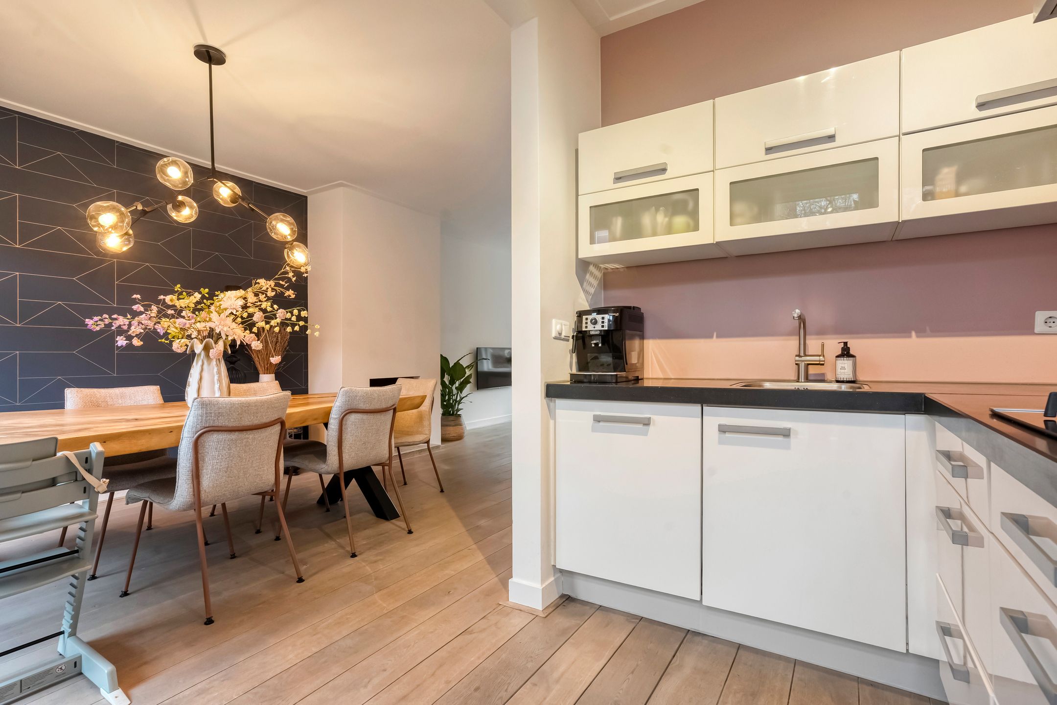 Foto 18 van Brederostraat 107