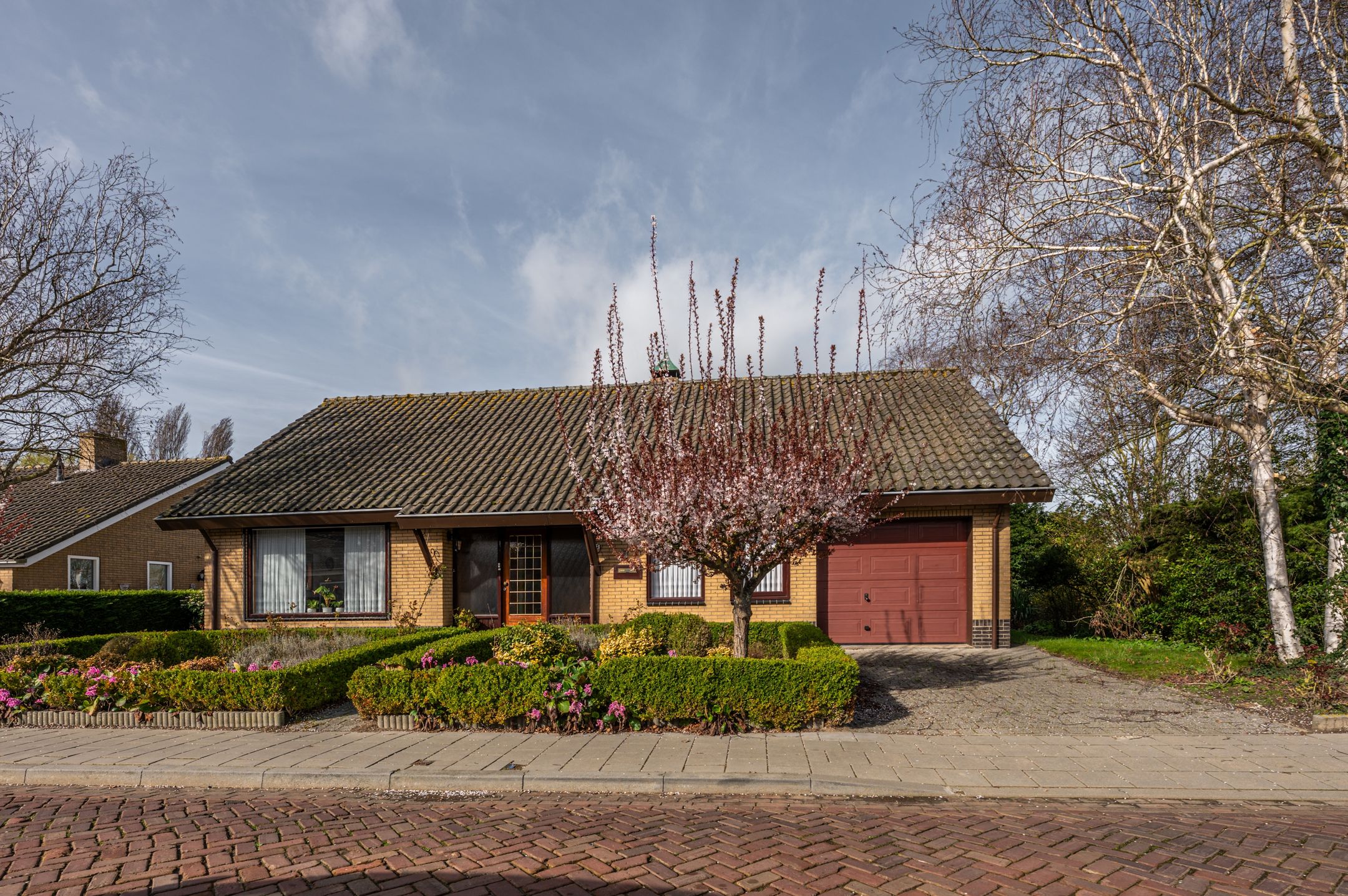 Pastoor J.A.M. van den Muijsenbergstraat 2 