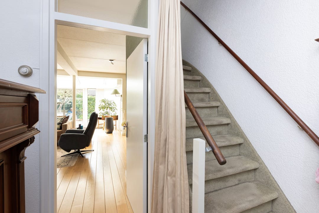 Spacious Corner Residence with Sunny Southeast Garden in Green Hofmaat Neighborhood — 13
