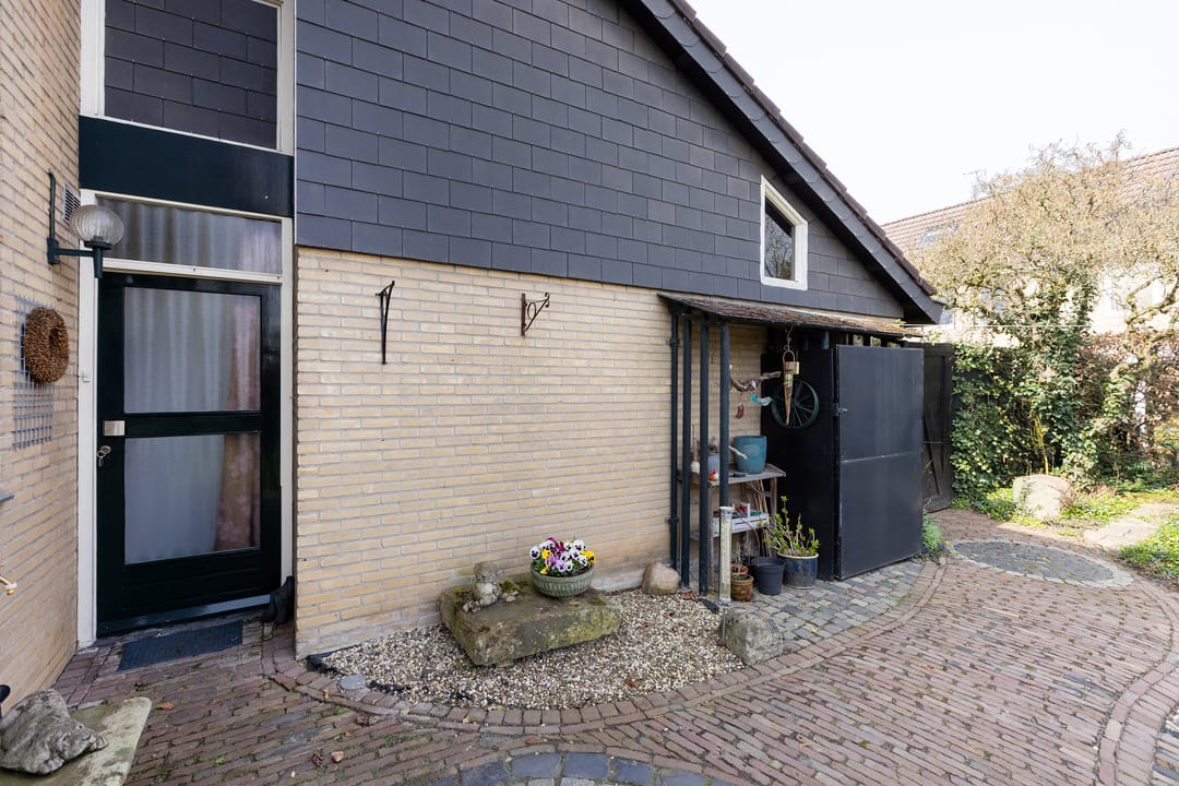 Spacious Corner Residence with Sunny Southeast Garden in Green Hofmaat Neighborhood — 43