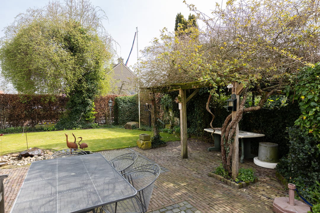 Spacious Corner Residence with Sunny Southeast Garden in Green Hofmaat Neighborhood — 38