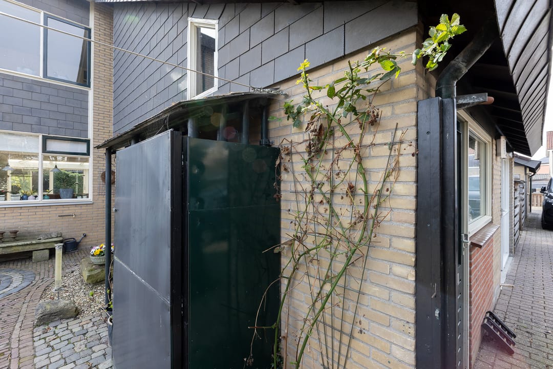Spacious Corner Residence with Sunny Southeast Garden in Green Hofmaat Neighborhood — 41