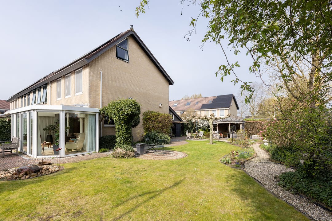 Spacious Corner Residence with Sunny Southeast Garden in Green Hofmaat Neighborhood — 32