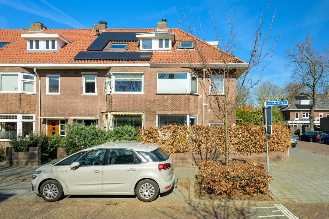Spacious corner home with character elements in popular Boeimeer neighborhood — 48