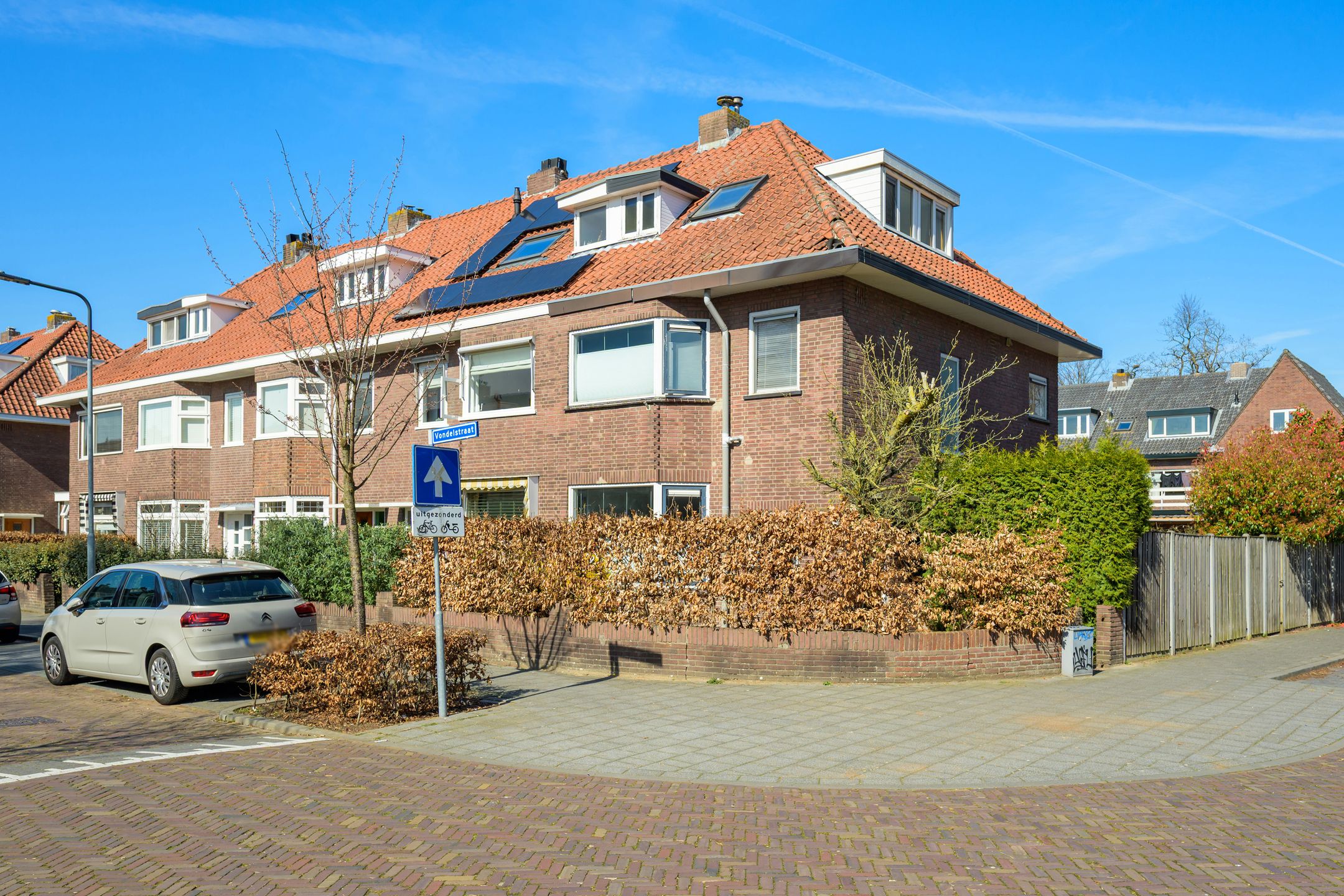 Spacious corner home with character elements in popular Boeimeer neighborhood — 49
