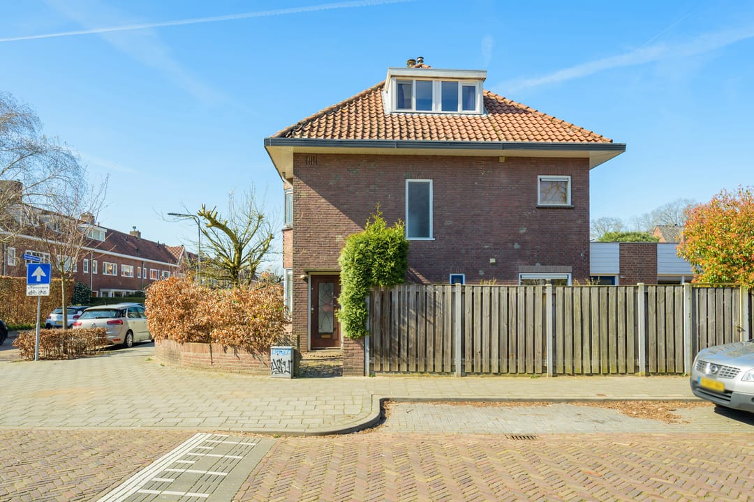 Spacious corner home with character elements in popular Boeimeer neighborhood — 50